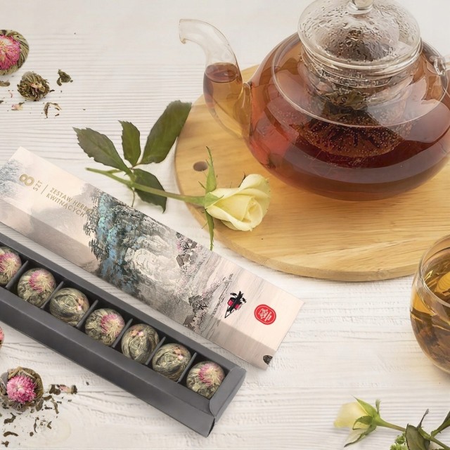 Herbata białą kwitnąca zestaw herbat BOMBONIERKA RÓŻNE smaki 8szt