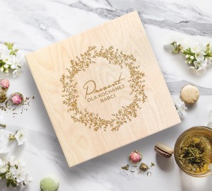 Skrzynka prezentowa dla babci zestaw pyszności