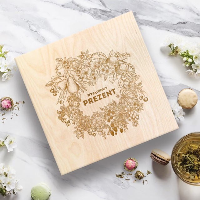 Zestaw herbat kwitnących w skrzynce 18 szt herbaciarka z grawerem