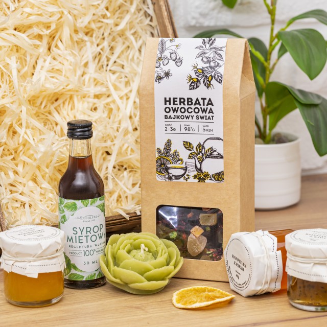 Kosz na prezent dla nauczyciela syrop i herbata