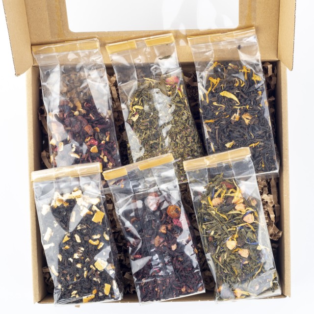 Zestaw herbat liściastych w pudelku prezentowym